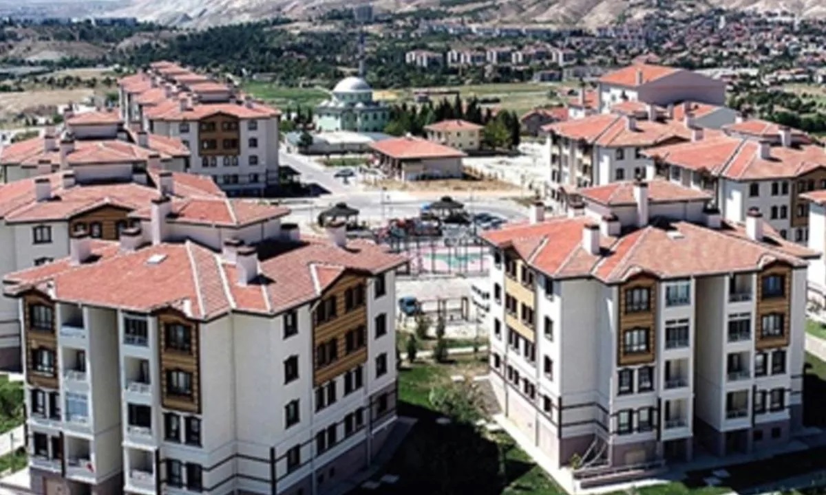 Milyonlarca kişi ev sahibi olabilecek! Cumhurbaşkanı Yardımcısı müjdeyi canlı yayında duyurdu: Seferberliğe hazırlanıyoruz!