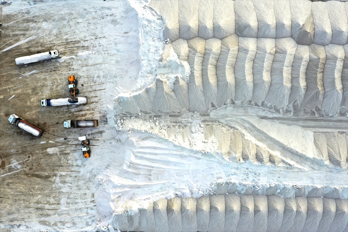 Moskova'nın sokaklarını örten karları Türkiye'nin tuzu eritiyor