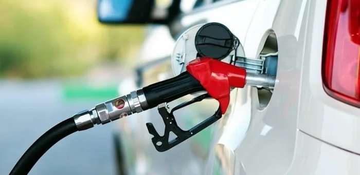 Motorin ve benzine peş peşe indirim geldi