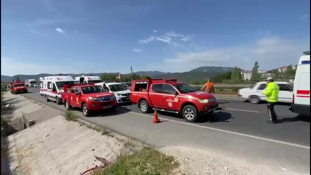 MUĞLADA Midibüsün kamyona çarptığı kazada 34 kişi yaralandı