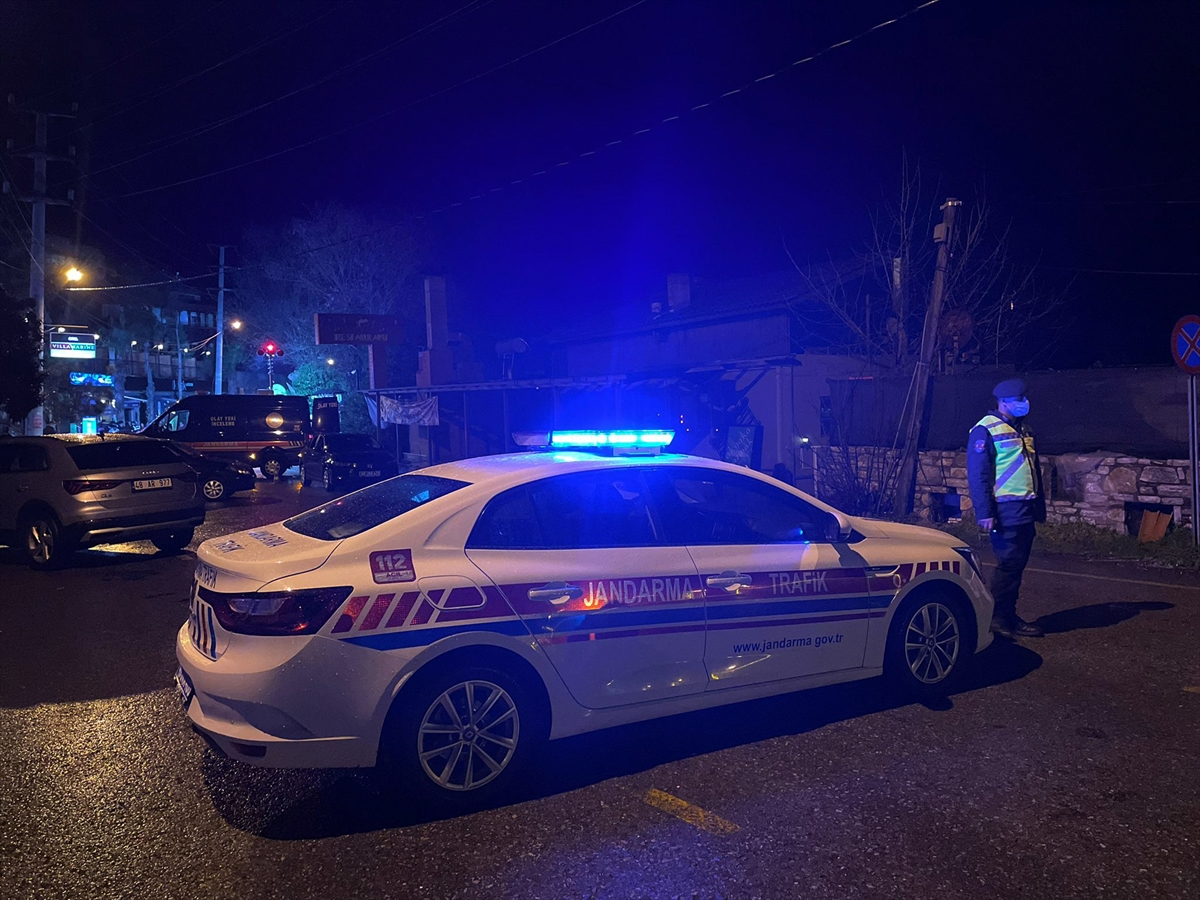 MuğladaHusumetlilerin restoran önündeki kavgasında kan döküldü: 1 ölü, 2 yaralı