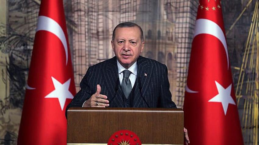 Muhalefet yapmak adına  gavurun kılıcını sallayanları gördükçe  üzülüyoruz.