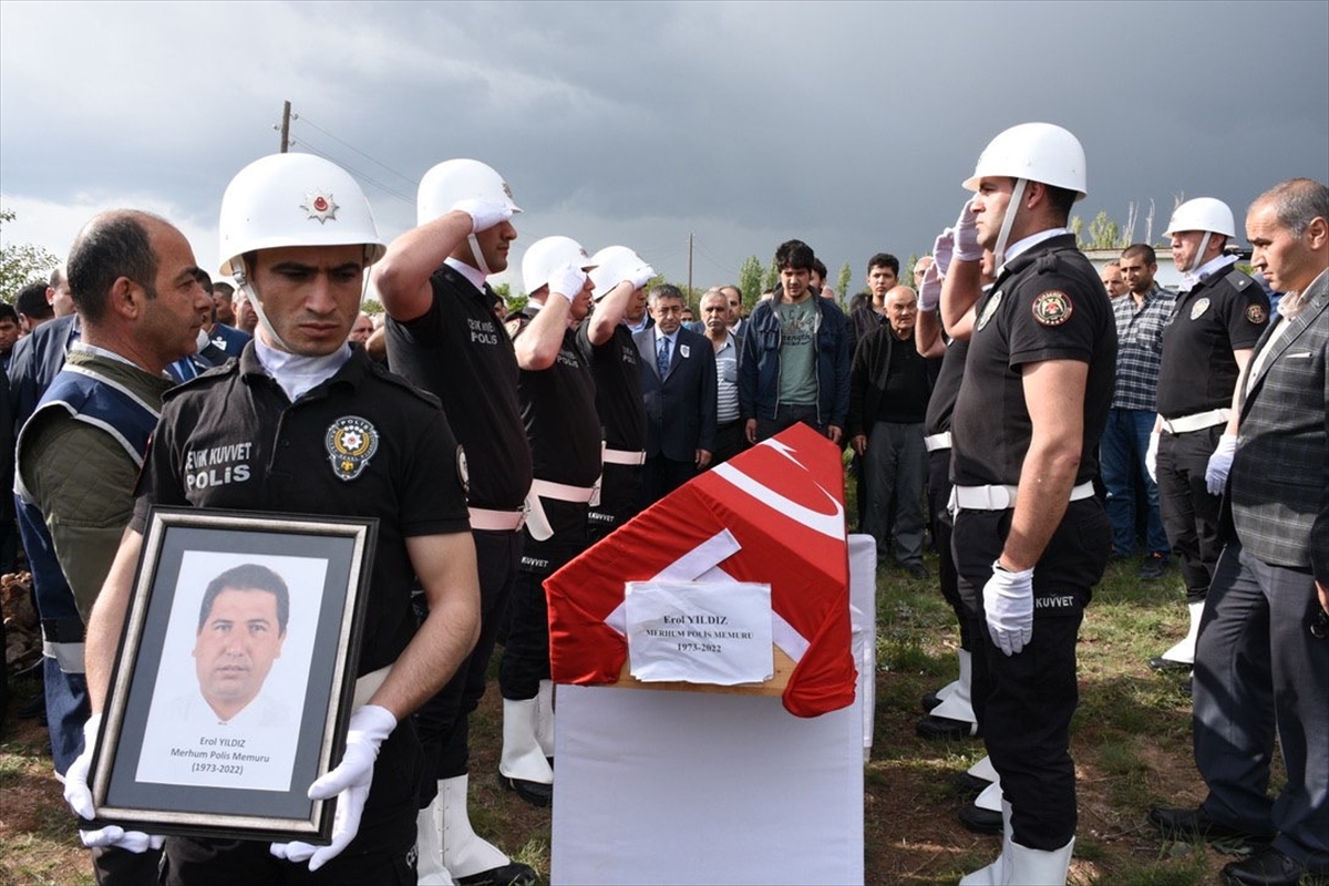 Muhsin Yazıcıoğlu'nun koruma polisliğini yapan Erol Yıldız defnedildi
