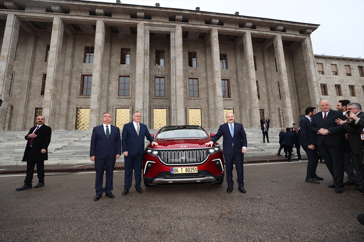 Mustafa Varank Meclis'e Togg ile geldi: Muhalefeti dinleyip Togg ile geldim