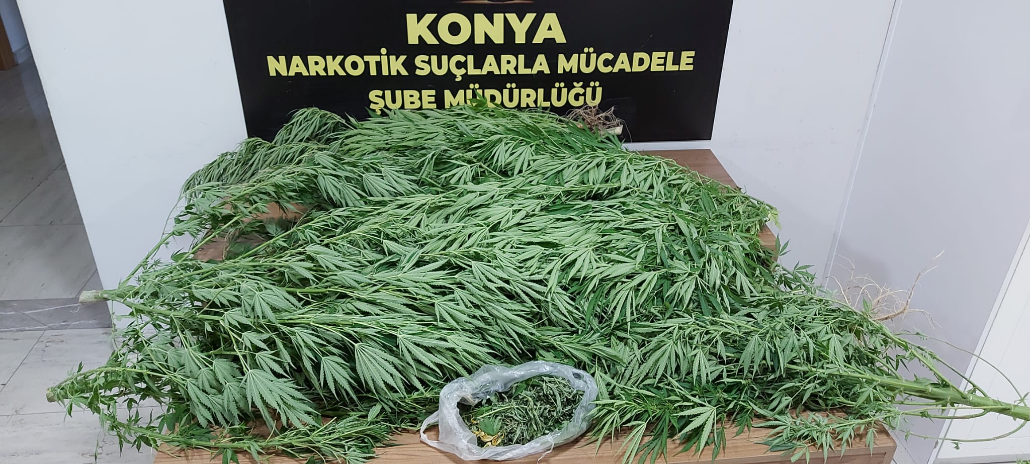 KONYADA NARKOTİK EKİPLERİNDEN UYUŞTURUCU SATICILARINA BAYRAM DARBESİ!