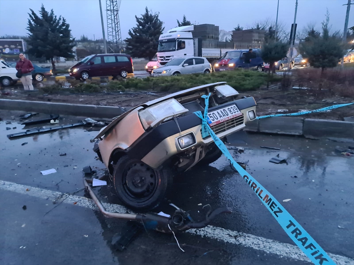 Nevşehir'de minibüs ile otomobilin çarpıştığı kazada 1 kişi öldü, 9 kişi yaralandı
