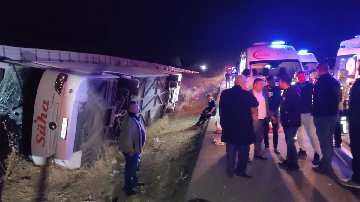 Nevşehir'de Yeniden Refah Partisi'nin otobüsünün devrilmesi sonucu 17 kişi yaralandı
