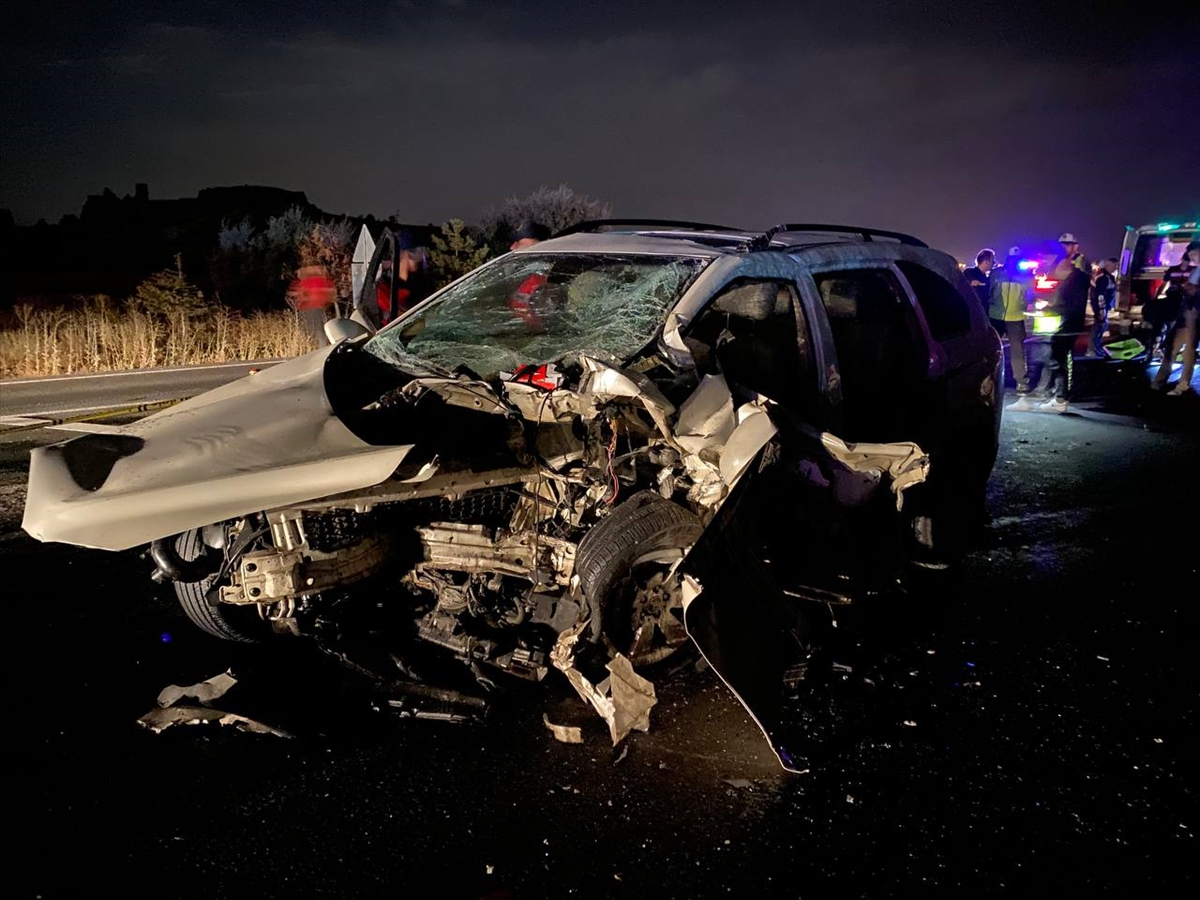 NEVŞEHİR - İki otomobilin çarpıştığı kazada 4 kişi öldü