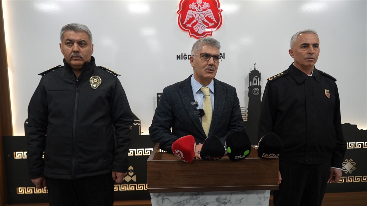 Niğde'de ihbara giden 2 polis, keser ve bıçakla yaralandı