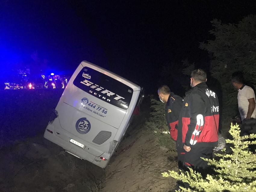 Niğde'de yolcu otobüsü devrildi: 1 ölü, 10 yaralı