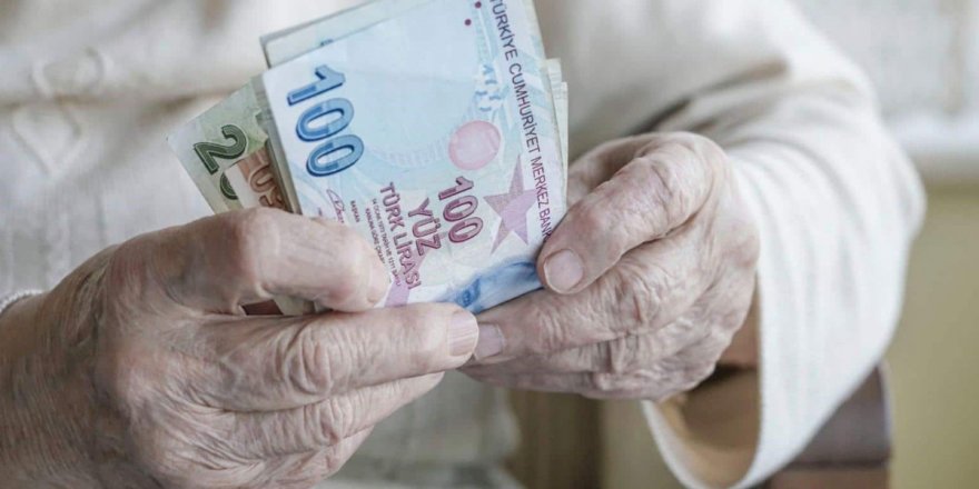 Ödemeler erkene çekildi: Emekli bayram ikramiyesinin yatırılacağı tarih belli oldu