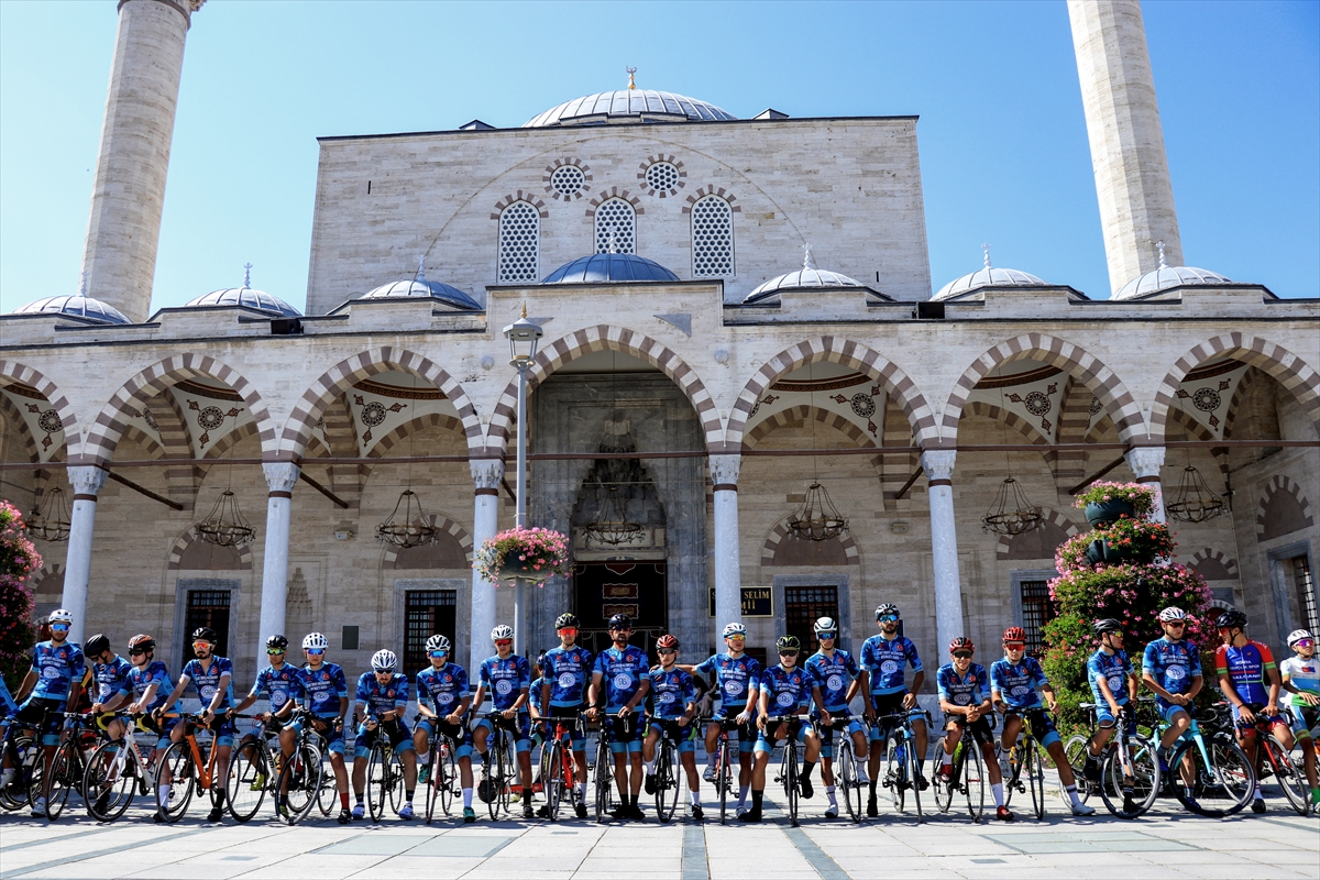 Ömer Halisdemir 6. Ulusal Bisiklet Turu sporcuları Konya'ya ulaştı