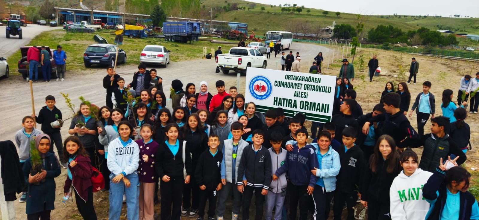 ORTAKARAÖREN CUMHURİYET ORTAOKULUNDAN FİDAN DİKİM ETKİNLİĞİ