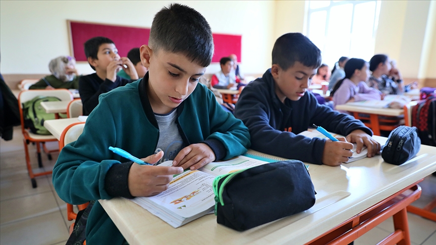 Ortaokullarda yeni "Türkçe" kuralı | MEB baraj puanının 70'e çıkarılmasının gerekçelerini açıkladı