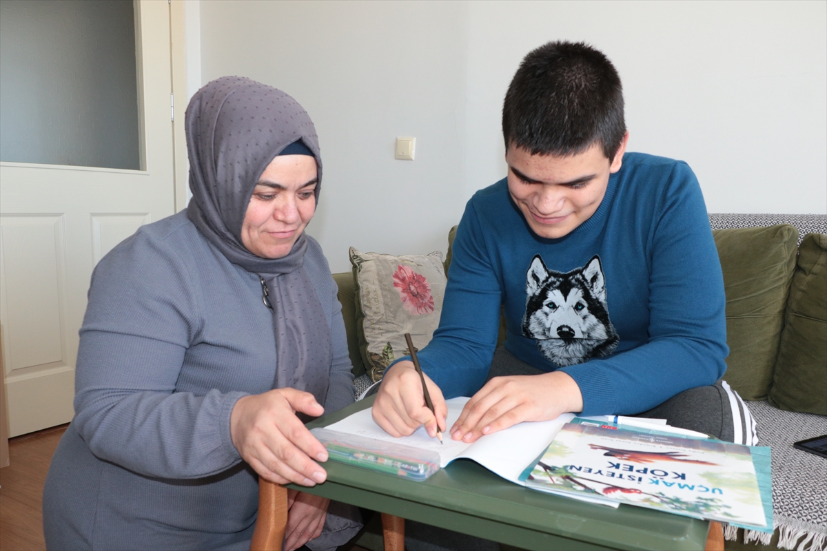 Otizmli Alperen, ülkelerin başkentlerini ve başkanlarını ezbere biliyor