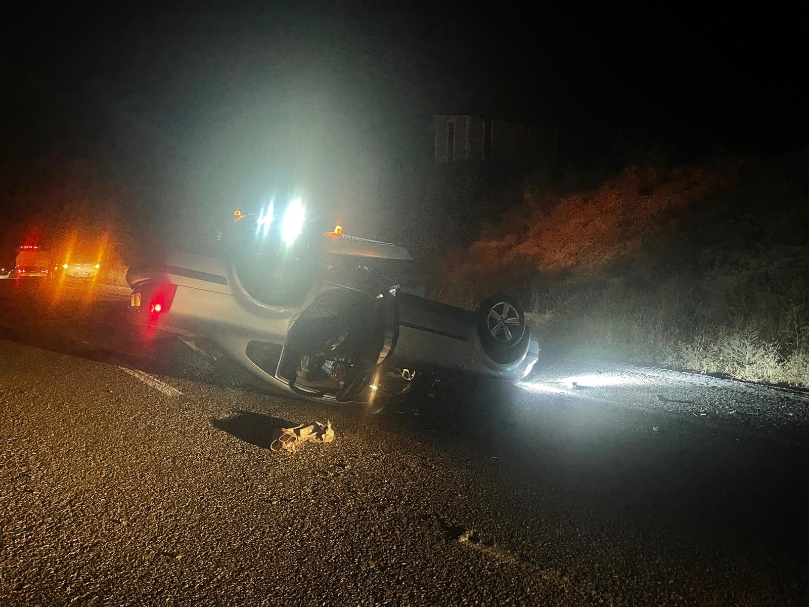 OTOMOBİL, TRAKTÖRE BAĞLI BALYA MAKİNESİNE ARKADAN ÇARPTI: 1 YARALI