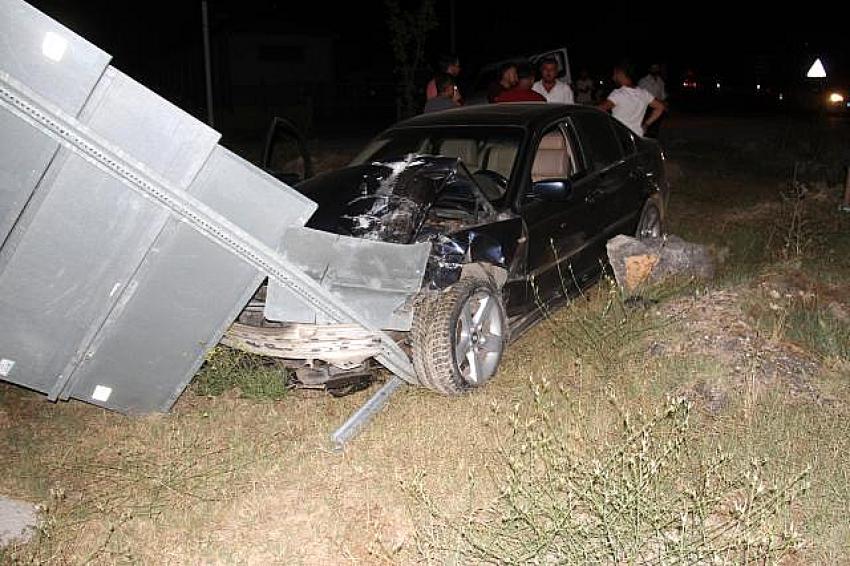 Otomobiller çarpıştı, araçtakiler yara almadan kurtuldu