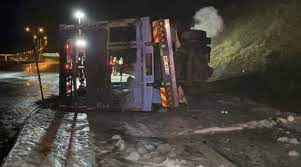 Otoyolda feci kaza: Şoför yanan kamyonda hayatını kaybetti