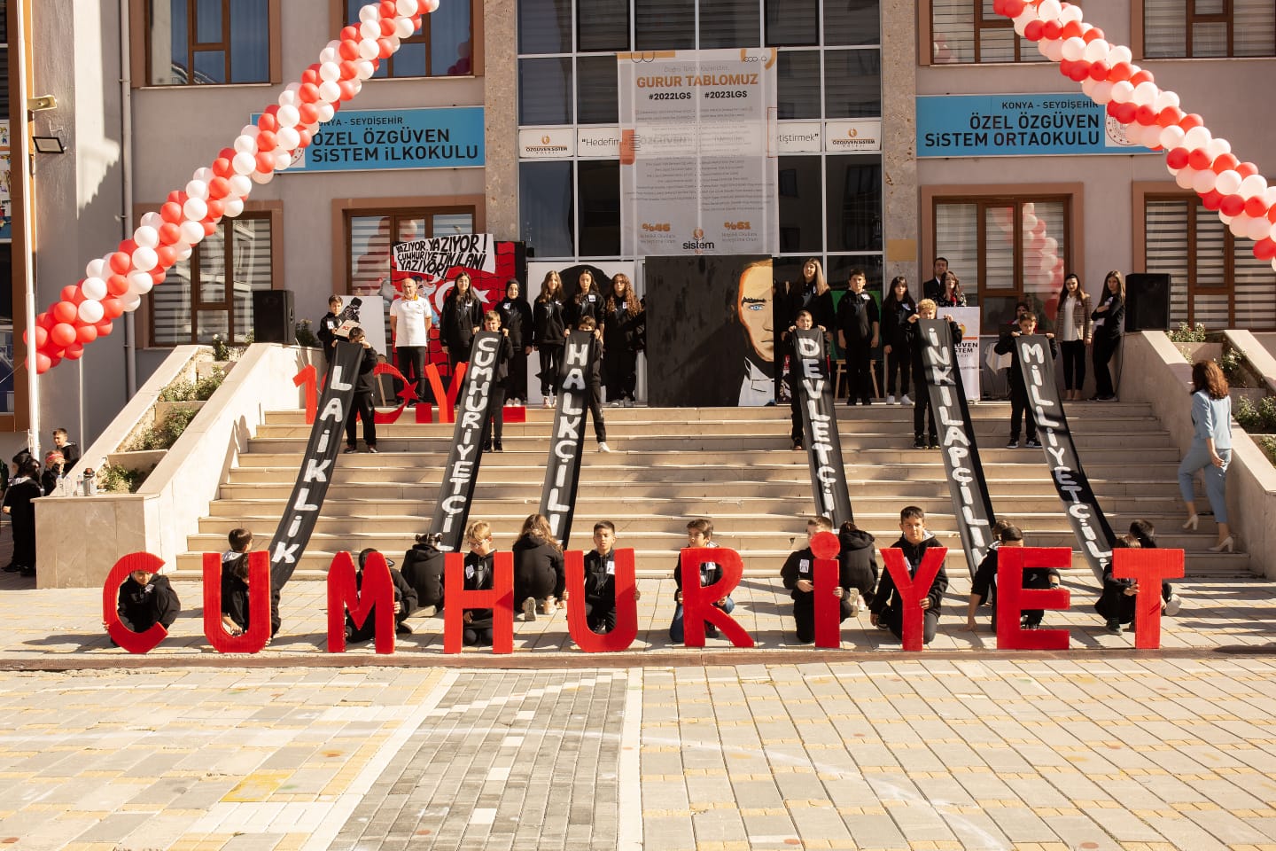 Özgüven Sistem Kolejinde 100. Yıl Coşkusu