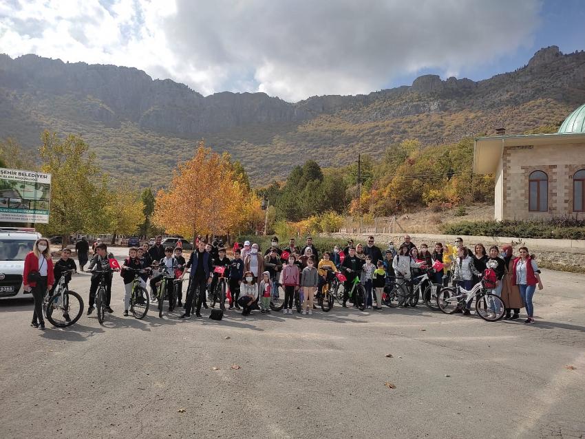 Özgüven Sistem Kolejinden 29 Ekim  bisiklet turu
