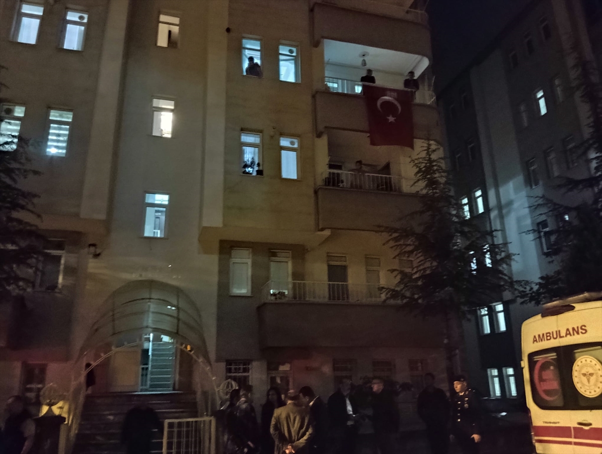 Pençe-Kilit operasyonu bölgesinde  yıldırım düşmesi sonucu   bir askerimiz şehit oldu.