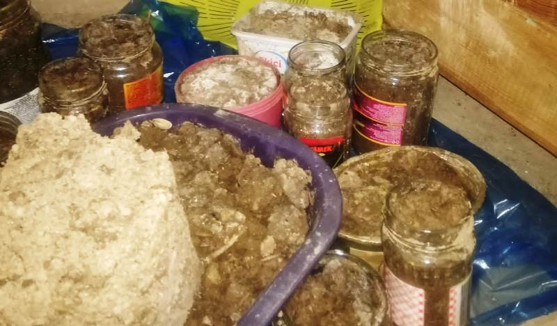 POLİS EKİPLERİNİN BASKIN YAPTIĞI EV UYUŞTURUCU İMALATHANESİ ÇIKTI