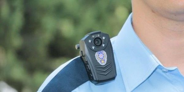 Polisler artık yaka kamerasıyla görev yapacak