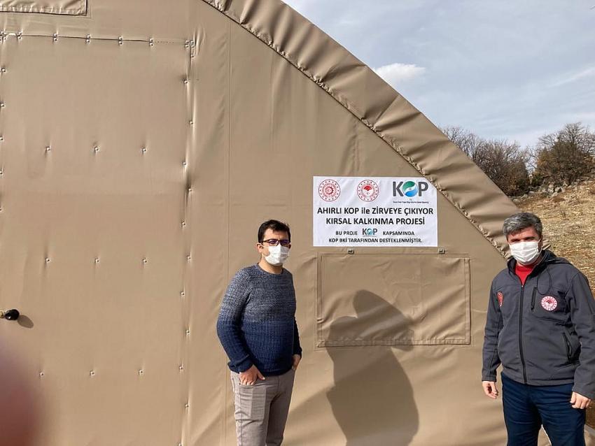 Proje   kapsamında Ahırlı'ya  15  adet  Portatif   ağıl   kuruldu 