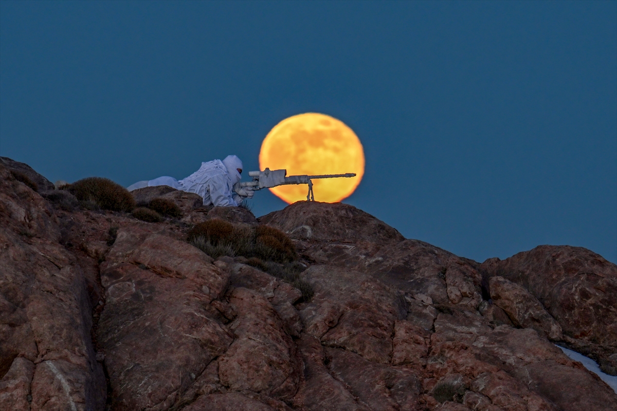 "Hudut kartalları" yeni yıla elleri tetikte gözleri sınır hattında girdi