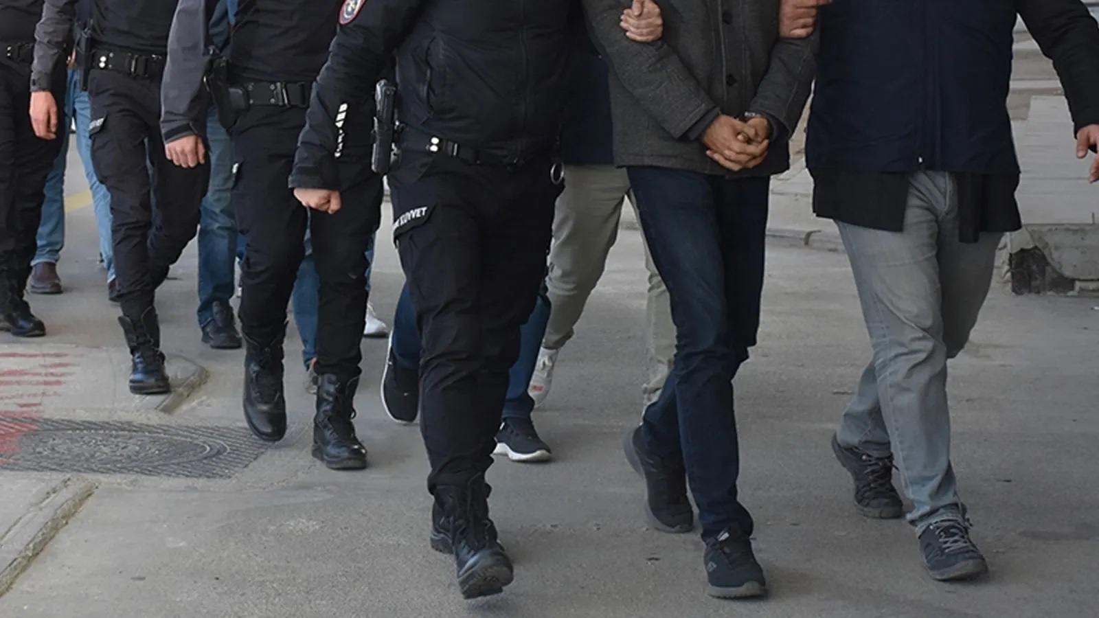 &quot;Kalkan-28&quot; operasyonlarında 257 şüpheli göçmen kaçakçılığı organizatörü yakalandı