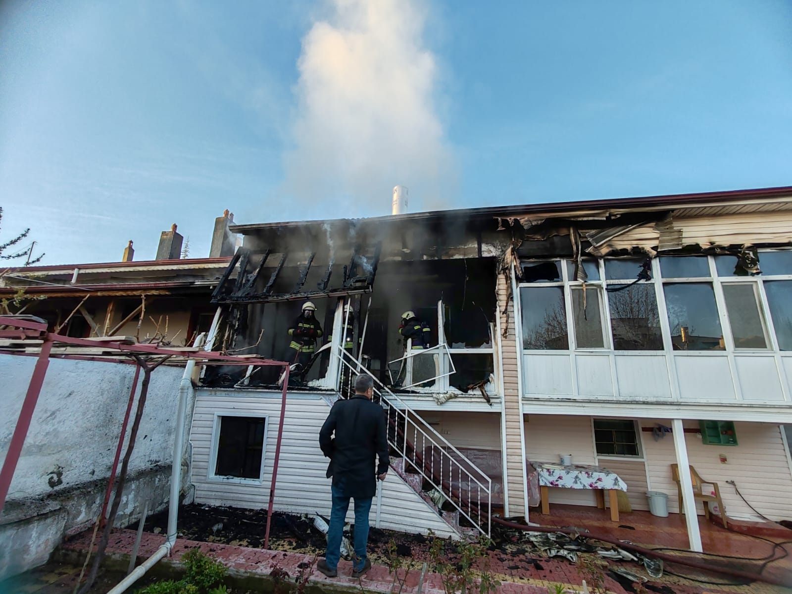 Seydişehir'de Korkutan Olay: Eski Eşini ve Komşusunu Yaralayan Şahıs, Evini Kundakladı