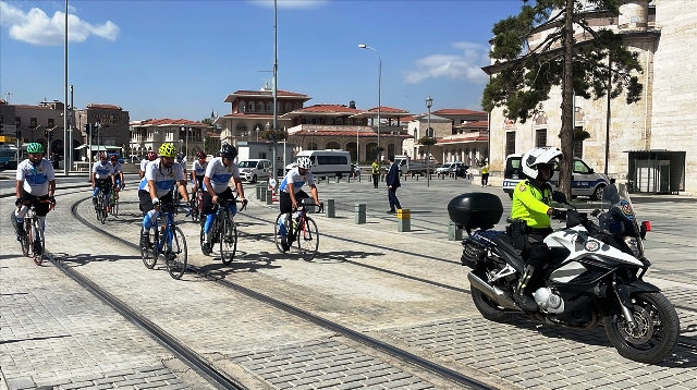 Sağlıklı çevre için İstanbul'dan yola çıkan bisiklet takımı Konya'ya ulaştı