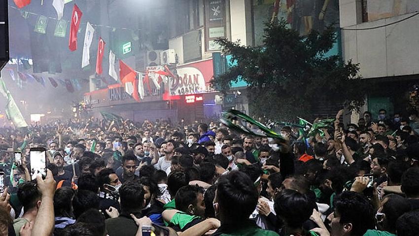 Şampiyonluk Kutlamasında Otobüsten düştü