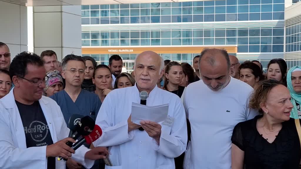SAMSUN - Doktorlar silahlı saldırıyı ilçe hastanesi önünde kınadı