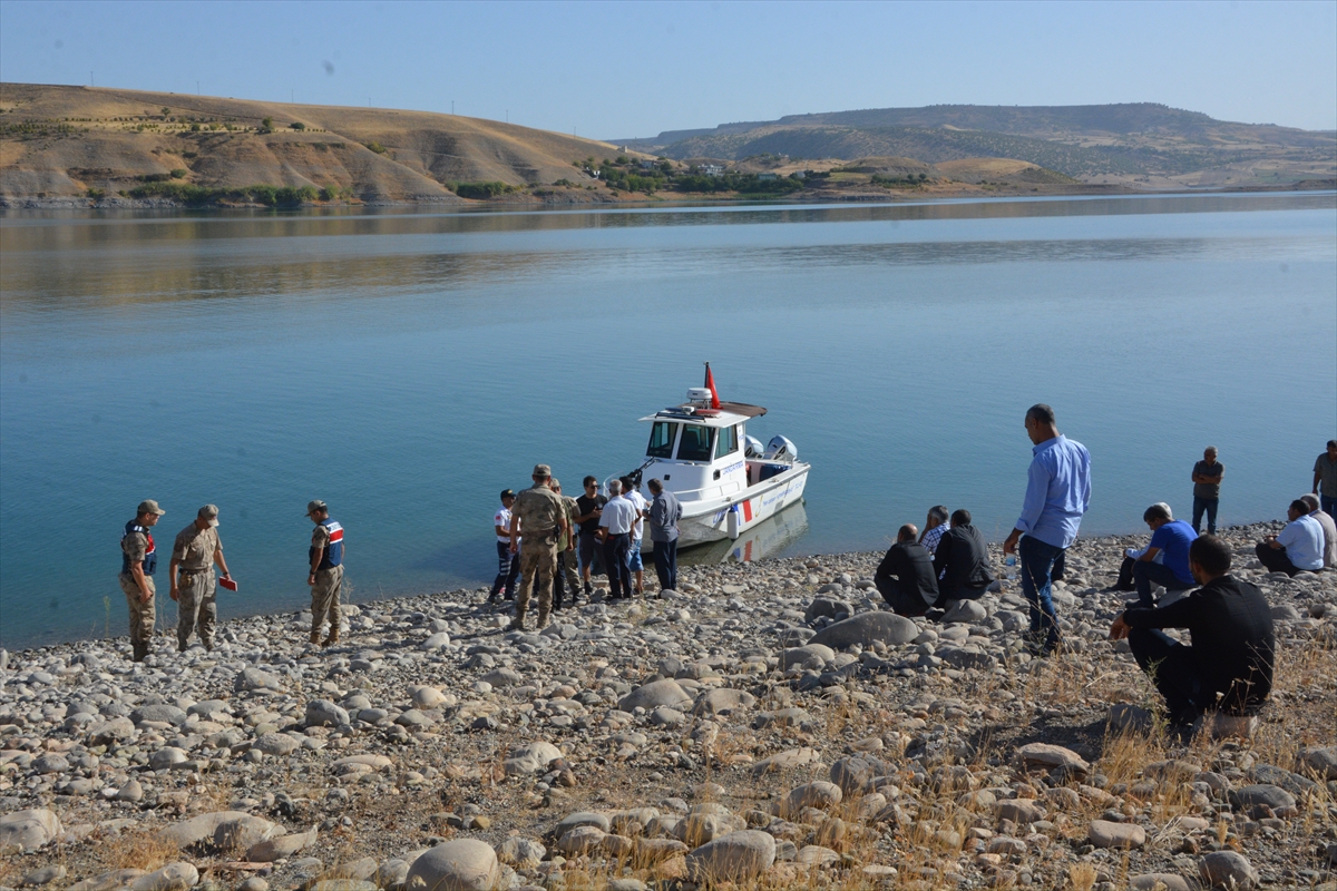 Şanlıurfa'da Zıpkınla balık avlamak için gölete giren okul müdürü boğularak can verdi