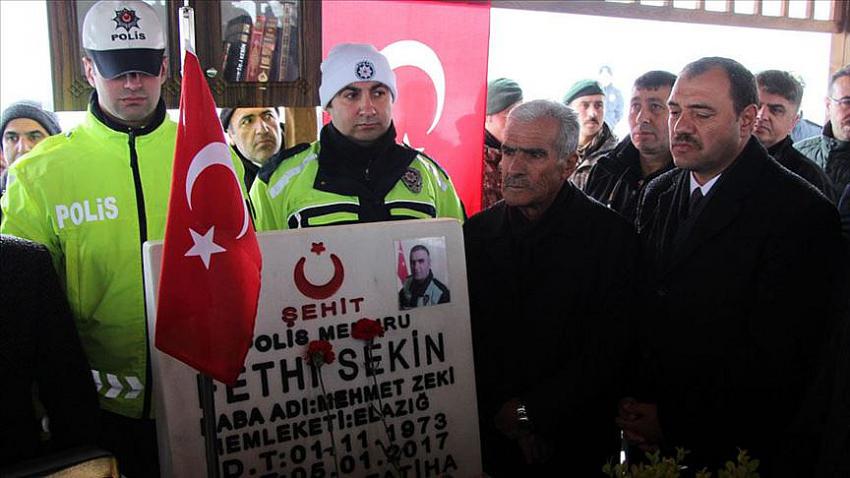 Şehit polis Fethi Sekin kabri başında anıldı