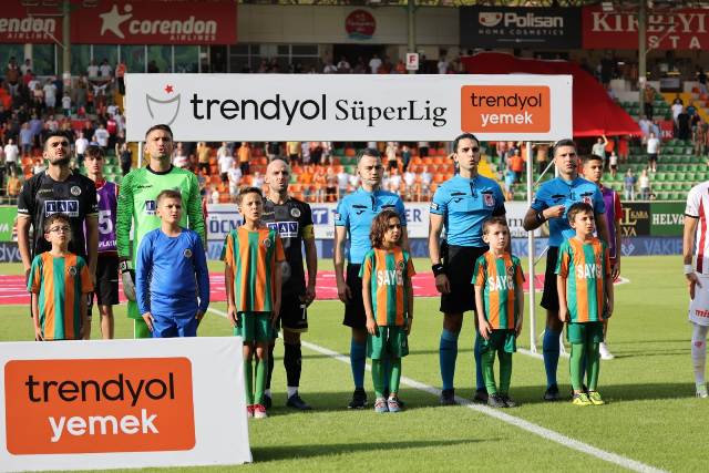 Seydişehir Alanya spor Futbol Okulu Alanyaspor Sivasspor maçında seremonide