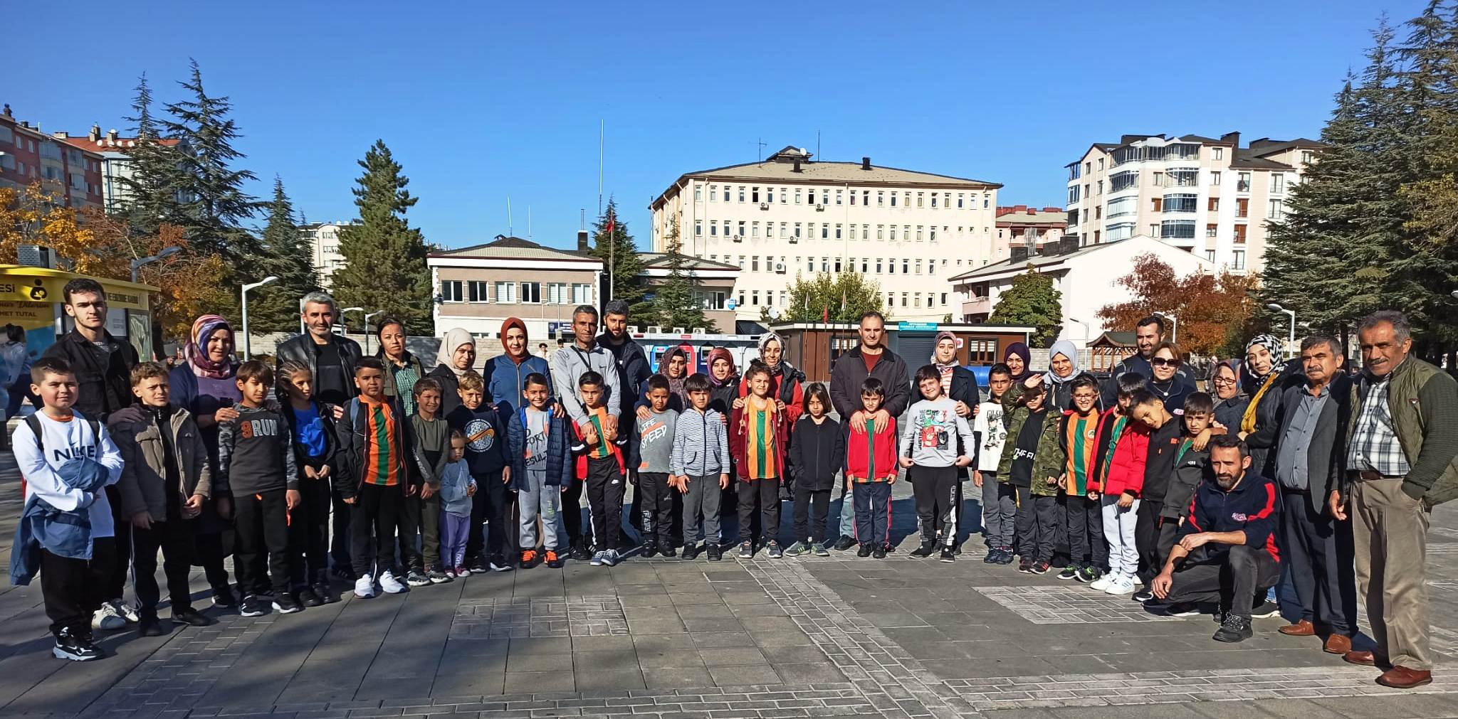 Seydişehir 'Alanyaspor  Futbol Okulunun minik sporcuları  sahalarda