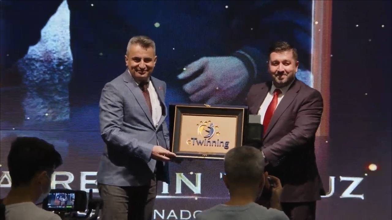 Seydişehir Anadolu Lisesine Türkiye birincisi  ödülü