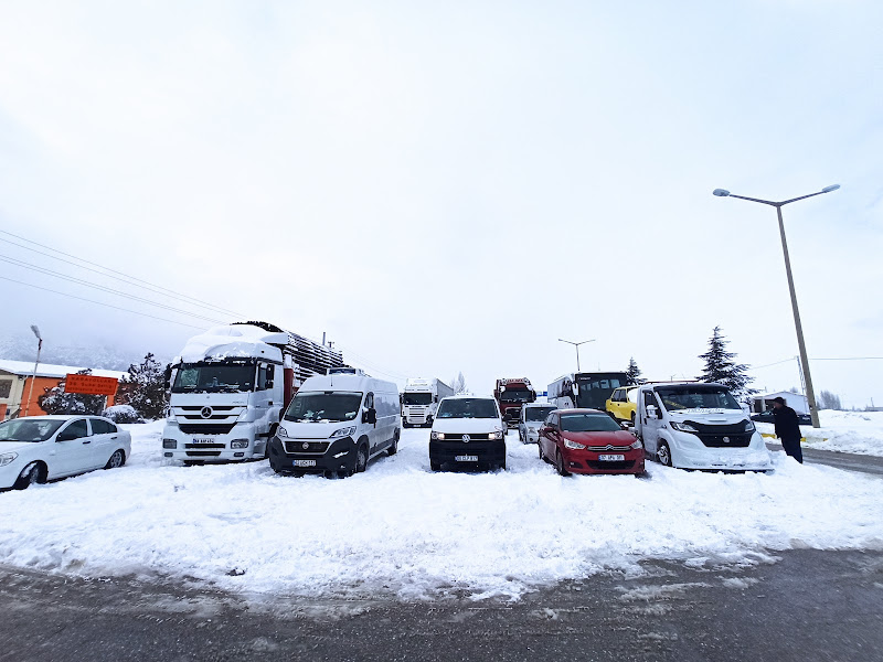 Seydişehir-Antalya kara yolu 17 saat sonra araçların geçişine açıldı.