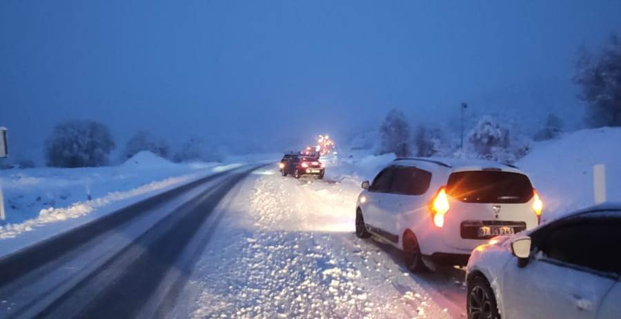 Seydişehir-Antalya kara yolu  Tüm araçlar için trafiğe kapatıldı