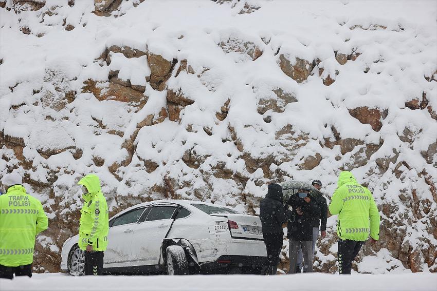 Seydişehir -Antalya kara yolunda kar yağışı 