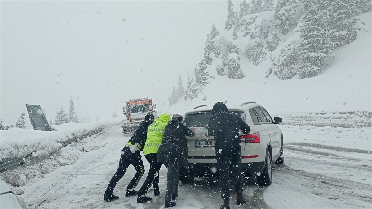 Seydişehir Antalya  kara yolunda karla mücadele çalışması