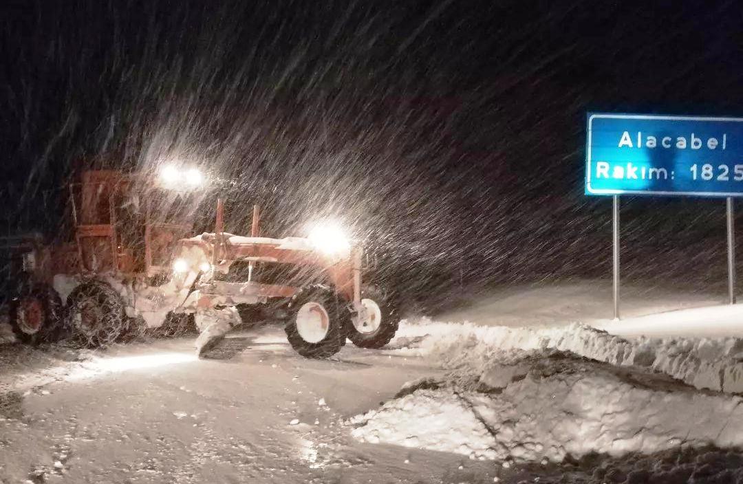 Seydişehir -Antalya kara yolunda ulaşıma kar engeli