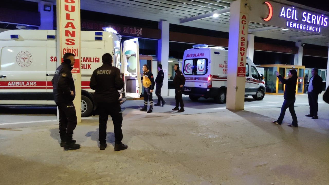 Seydişehir Antalya  yolunda  bıçaklı sopalı kavgada 3   kişi yaralandı