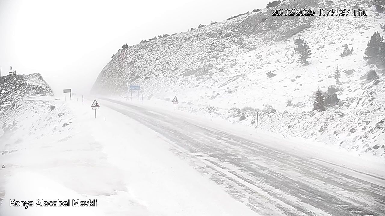 Seydişehir  Antalya   yolunda  kar  yağışı