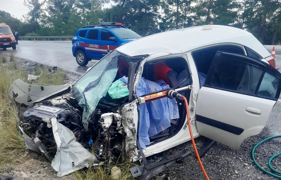 Seydişehir Antalya  yolunda Konya otobüsü kaza yaptı: 2 ölü, 4 yaralı var