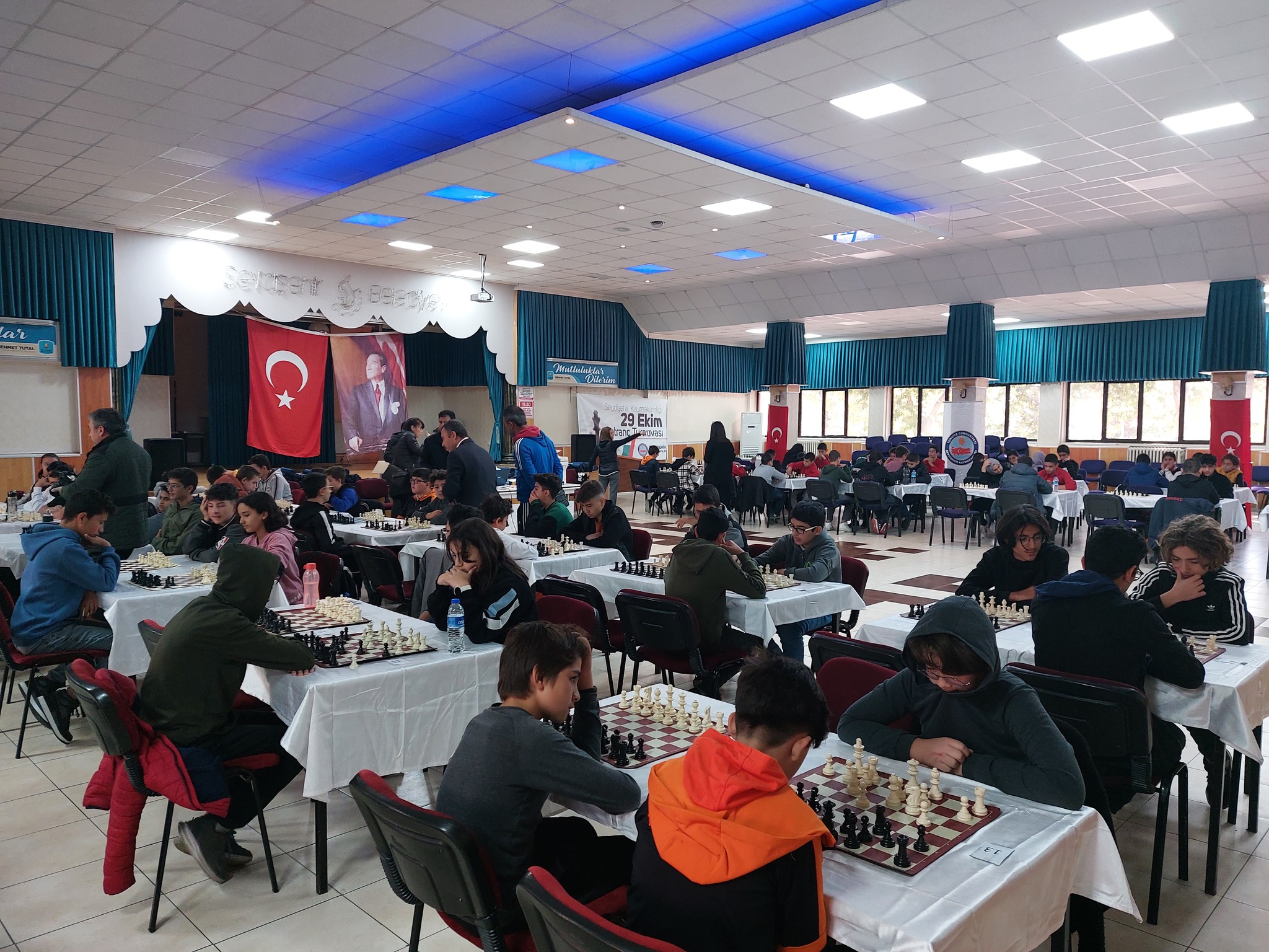 Seydişehir'de 19 Ekim Cumhuriyet  satranç ve dart turnuvası düzenlendi