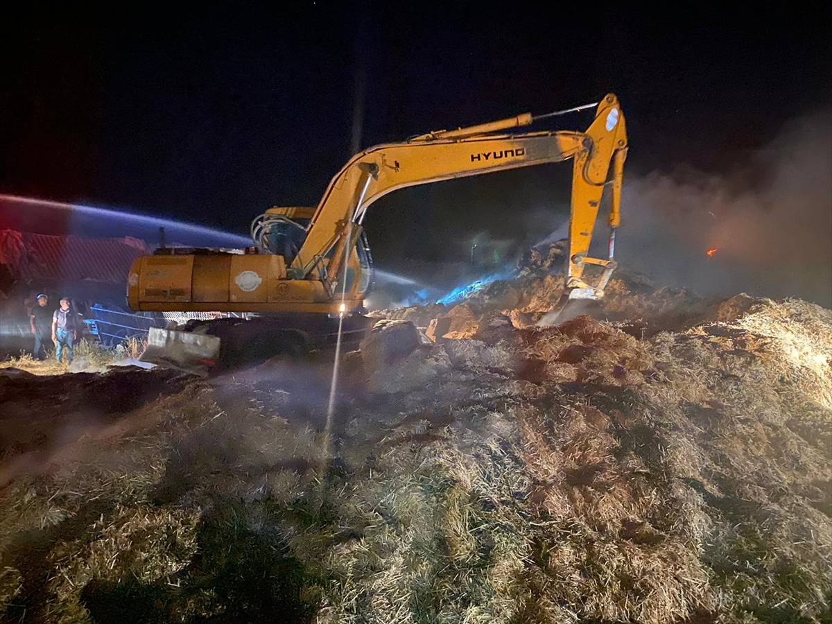 Seydişehir'de 3 bin saman balyası yandı