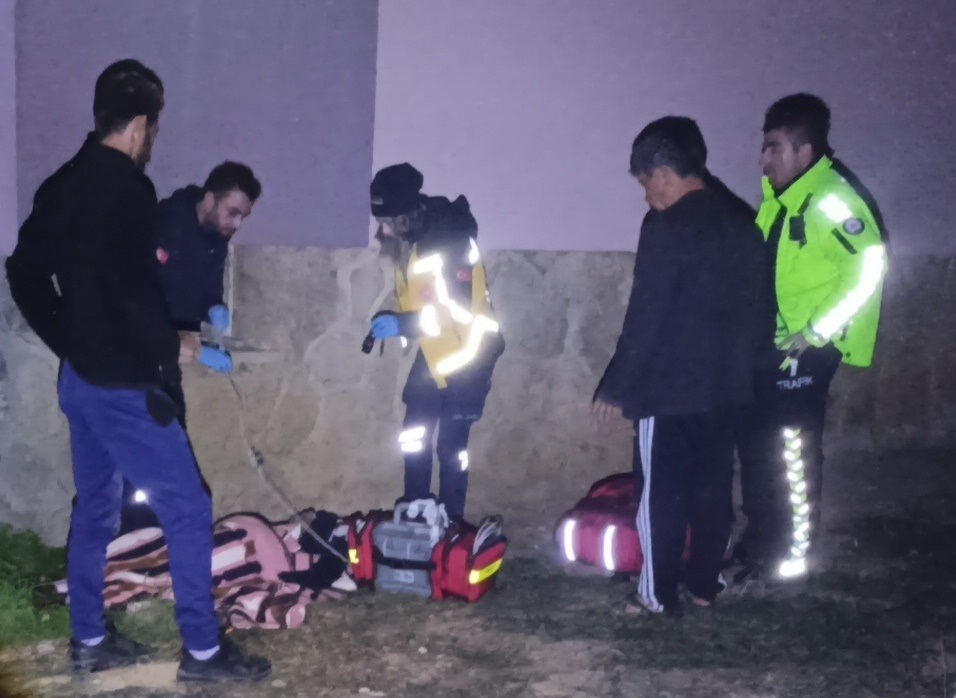 Seydişehir'de 87 Yaşındaki dede ikinci kattan düşerek  hayatını  kaybetti.